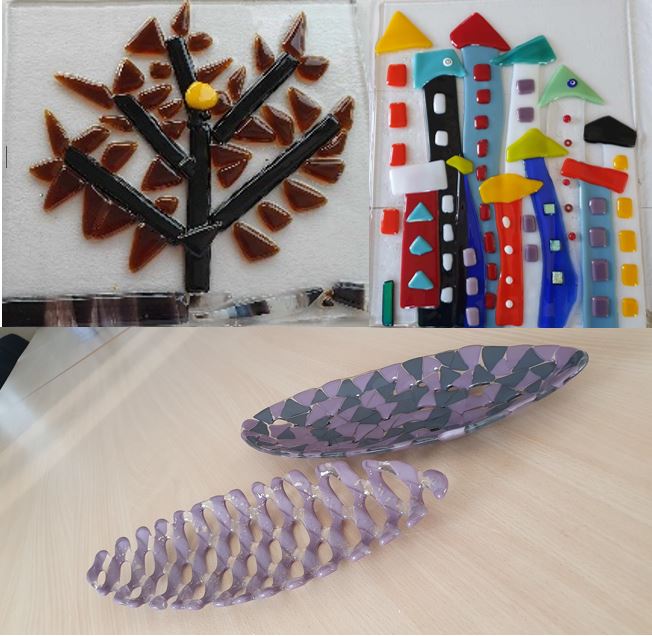 Et træ, huse og to skåle lavet af glas